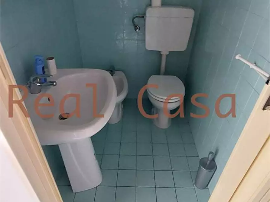 Immagine 12 di Negozio in affitto  a Modena