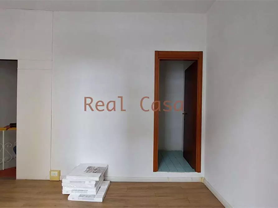 Immagine 13 di Negozio in affitto  a Modena