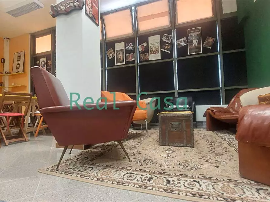 Immagine 1 di Negozio in vendita  a Modena