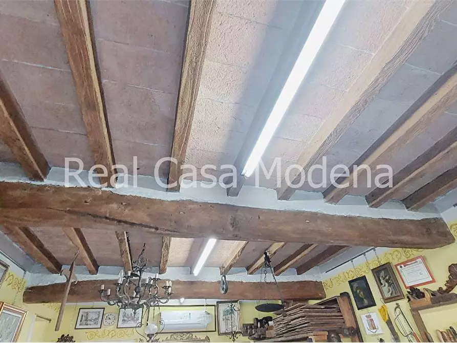 Immagine 2 di Negozio in vendita  in Via Giardini  1000 a Modena