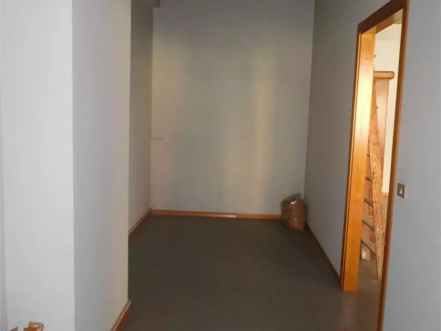 Immagine 3 di Ufficio in affitto  in Via Paltrinieri a Modena
