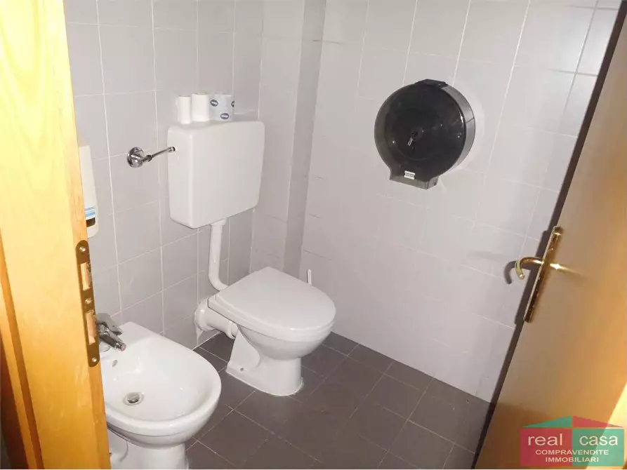 Immagine 5 di Ufficio in affitto  in Via Paltrinieri a Modena