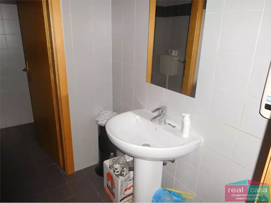 Immagine 6 di Ufficio in affitto  in Via Paltrinieri a Modena