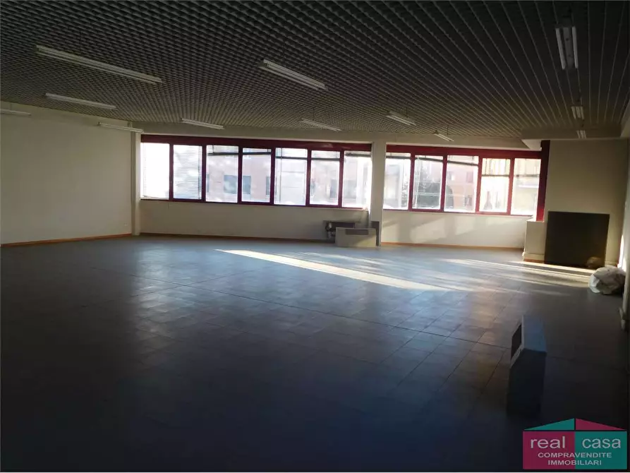 Immagine 8 di Ufficio in affitto  in Via Paltrinieri a Modena