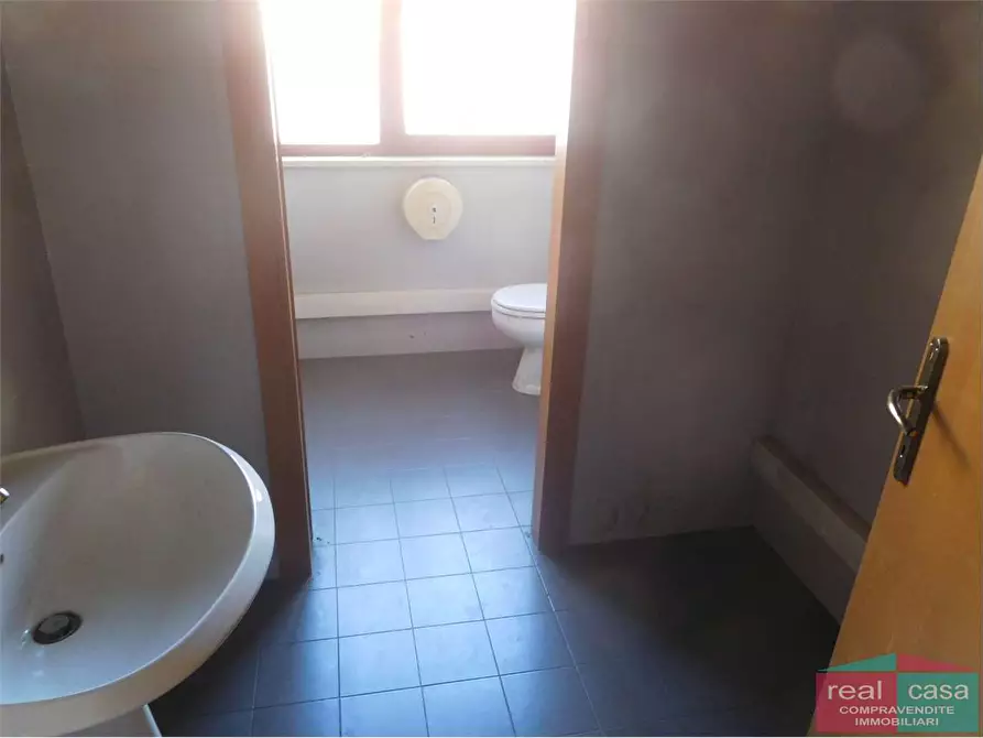 Immagine 10 di Ufficio in affitto  in Via Paltrinieri a Modena