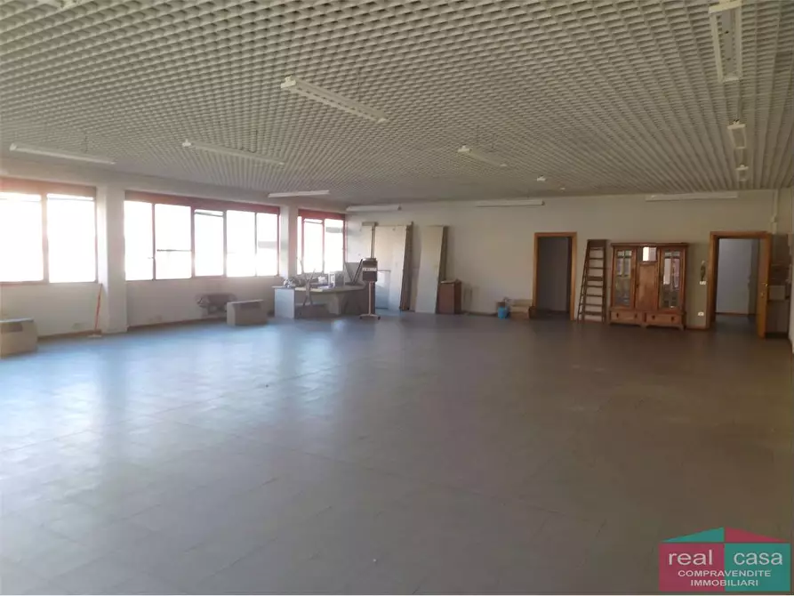 Immagine 12 di Ufficio in affitto  in Via Paltrinieri a Modena