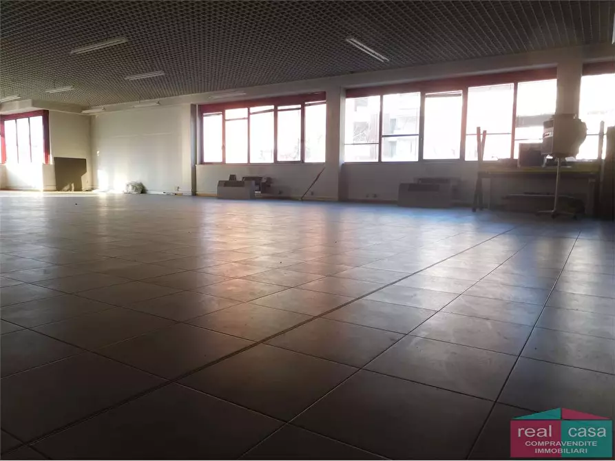 Immagine 14 di Ufficio in affitto  in Via Paltrinieri a Modena