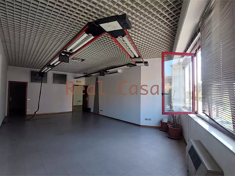 Immagine 9 di Ufficio in affitto  a Modena