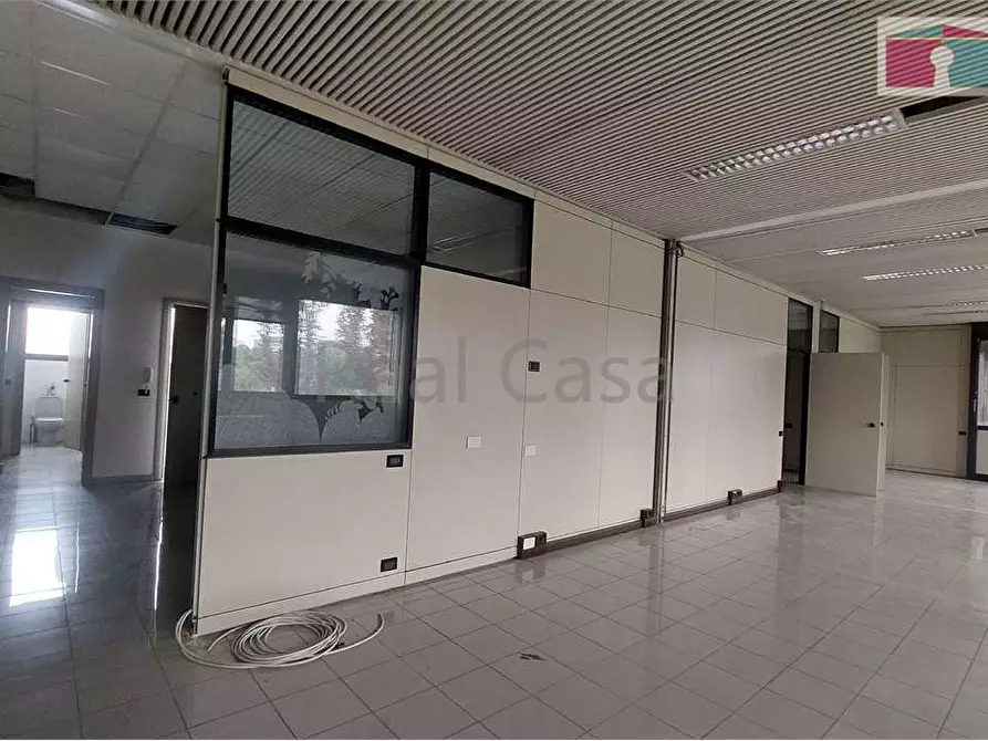 Immagine 2 di Ufficio in affitto  a Modena