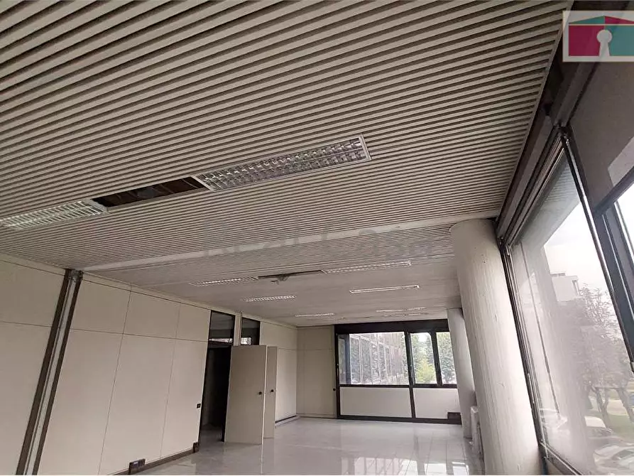 Immagine 3 di Ufficio in affitto  a Modena