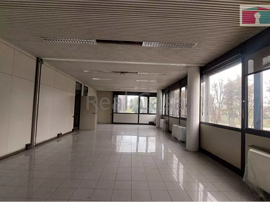 Immagine 5 di Ufficio in affitto  a Modena