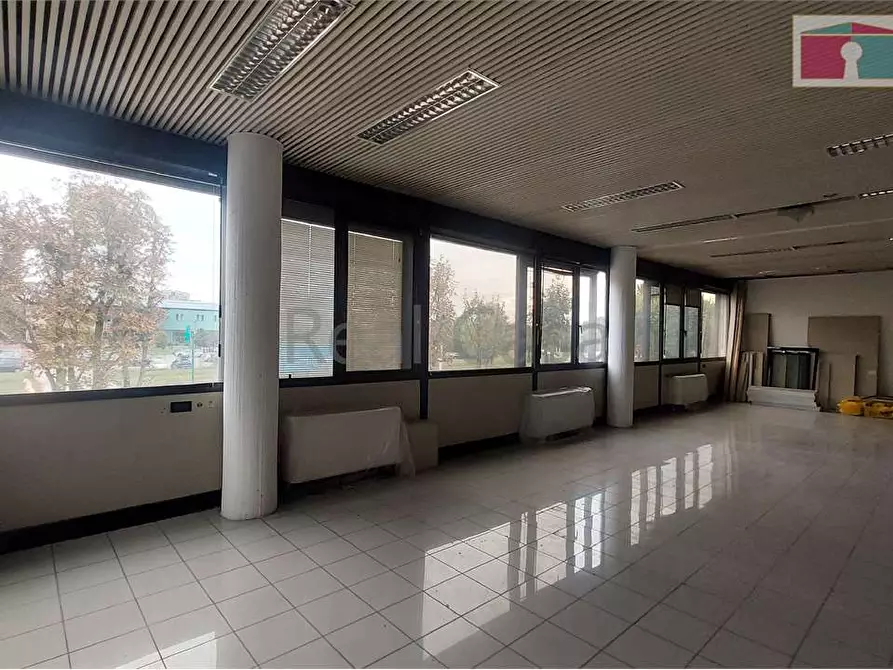 Immagine 6 di Ufficio in affitto  a Modena