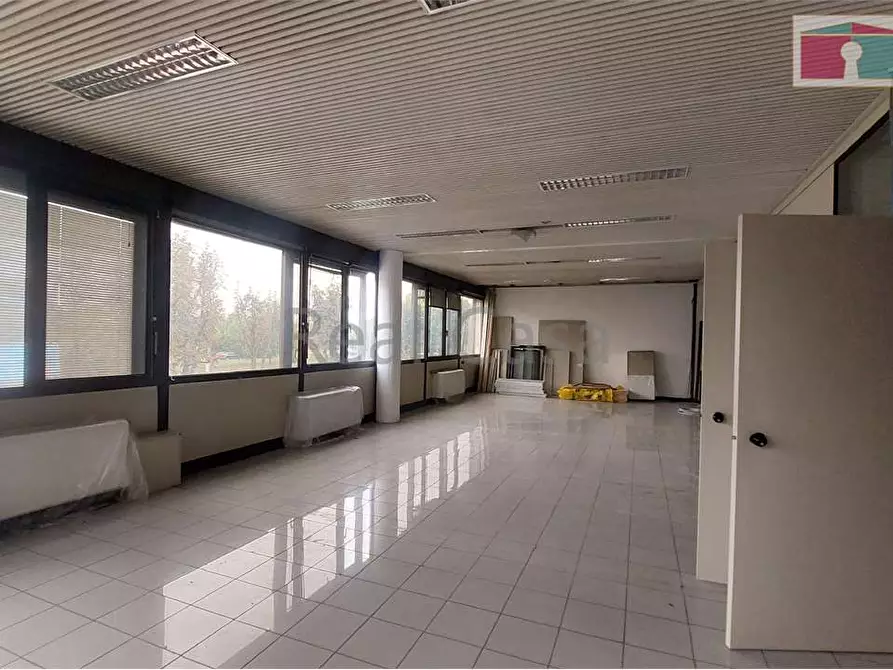 Immagine 7 di Ufficio in affitto  a Modena