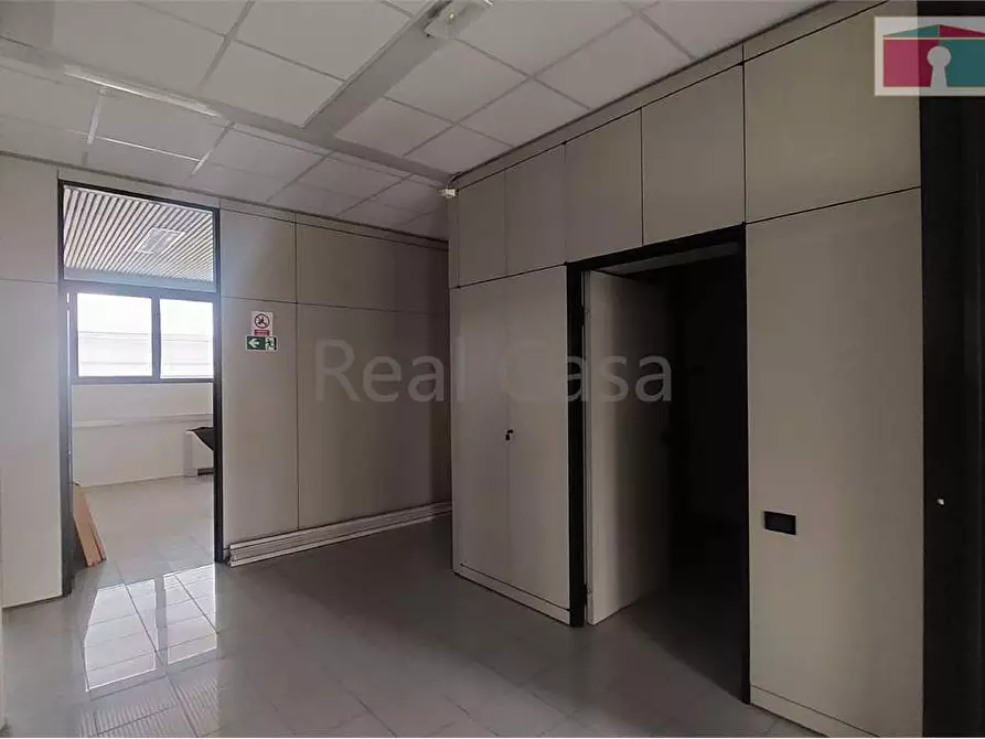 Immagine 13 di Ufficio in affitto  a Modena