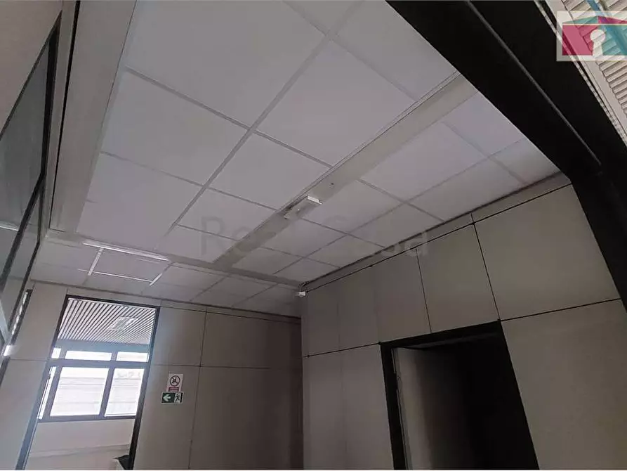 Immagine 14 di Ufficio in affitto  a Modena