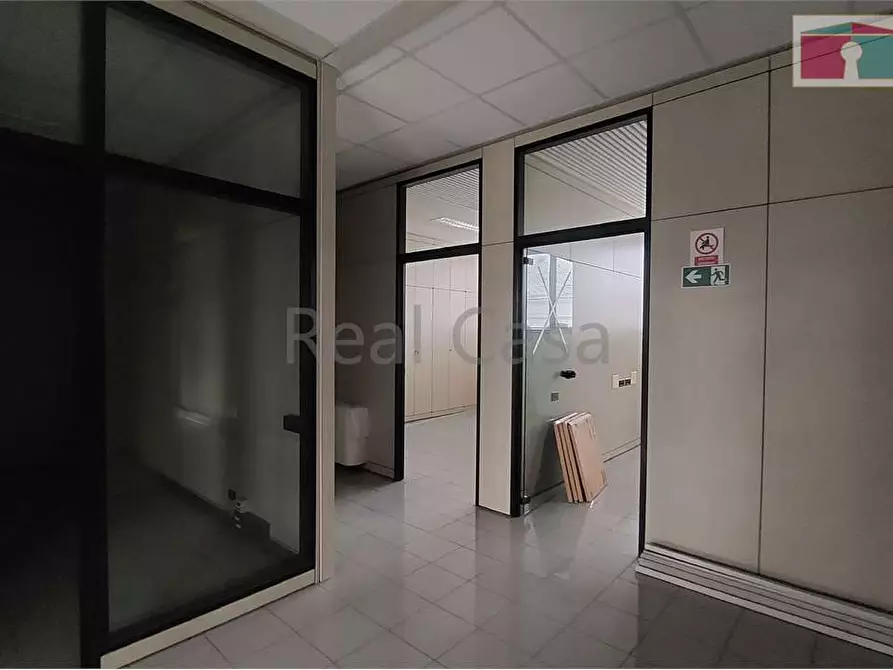 Immagine 16 di Ufficio in affitto  a Modena