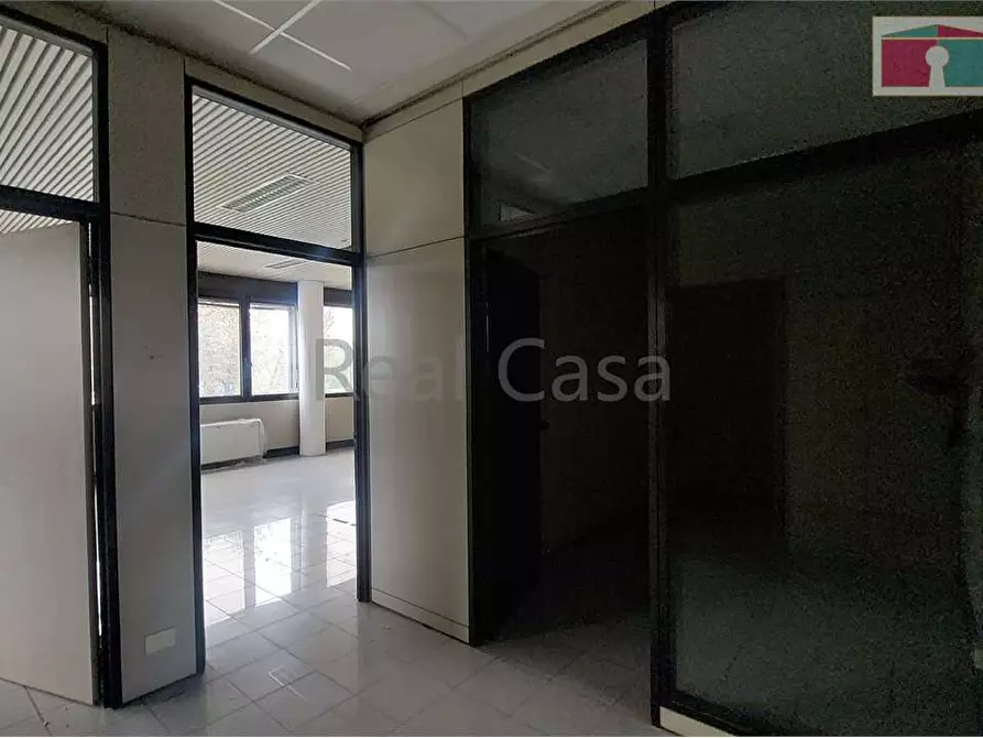 Immagine 17 di Ufficio in affitto  a Modena