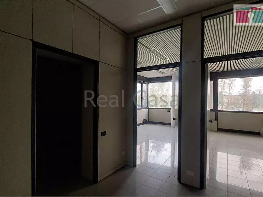 Immagine 18 di Ufficio in affitto  a Modena