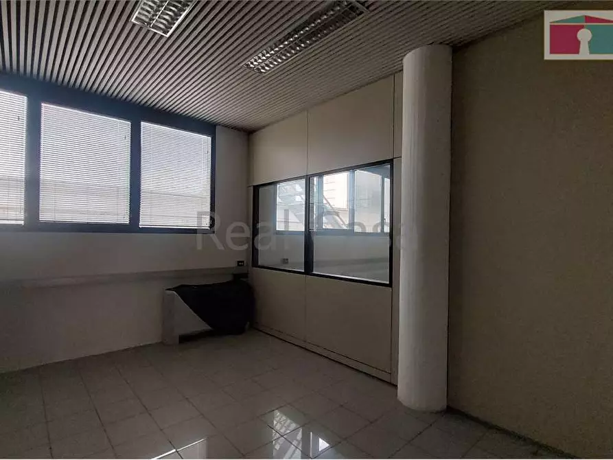 Immagine 20 di Ufficio in affitto  a Modena