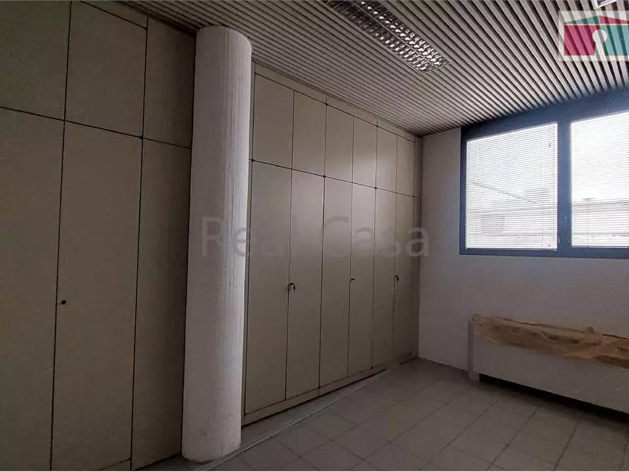 Immagine 21 di Ufficio in affitto  a Modena