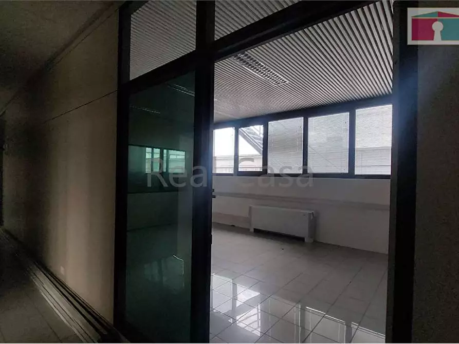 Immagine 22 di Ufficio in affitto  a Modena