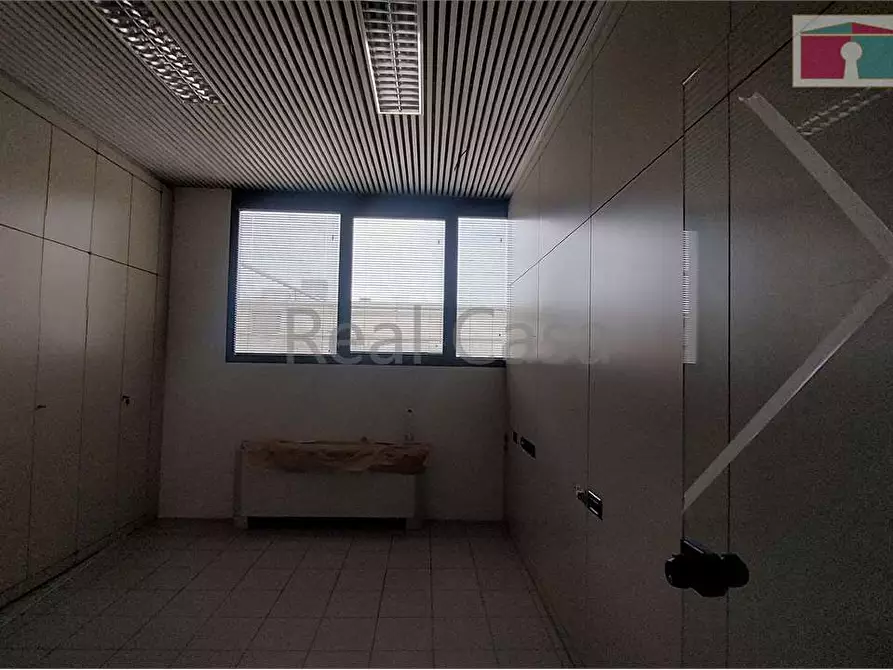 Immagine 23 di Ufficio in affitto  a Modena