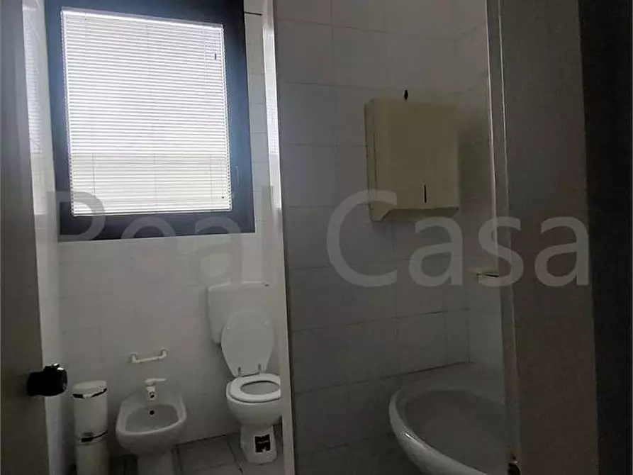 Immagine 26 di Ufficio in affitto  a Modena