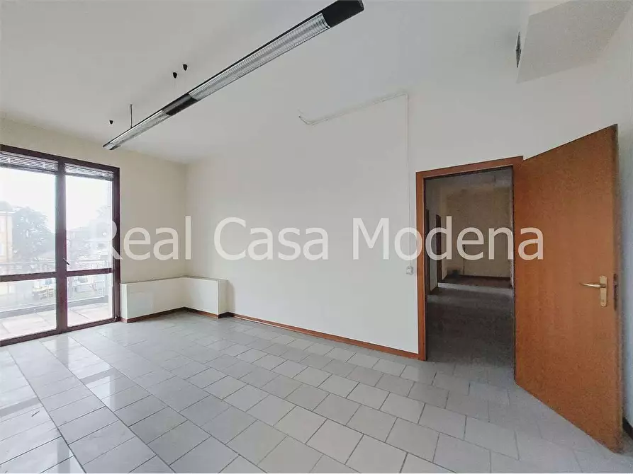 Immagine 8 di Ufficio in affitto  in VIa Marianini  a Modena