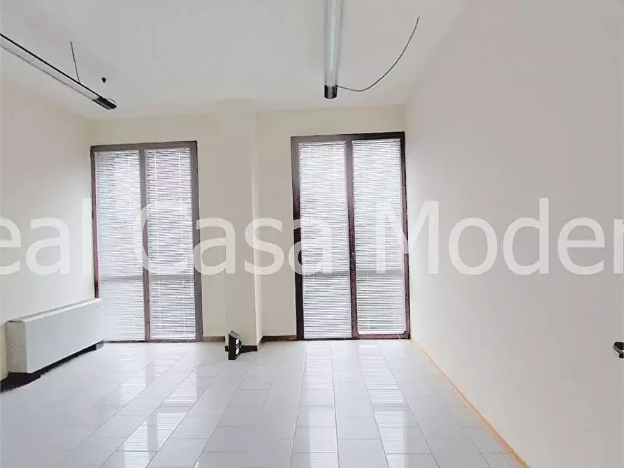 Immagine 12 di Ufficio in affitto  in VIa Marianini  a Modena