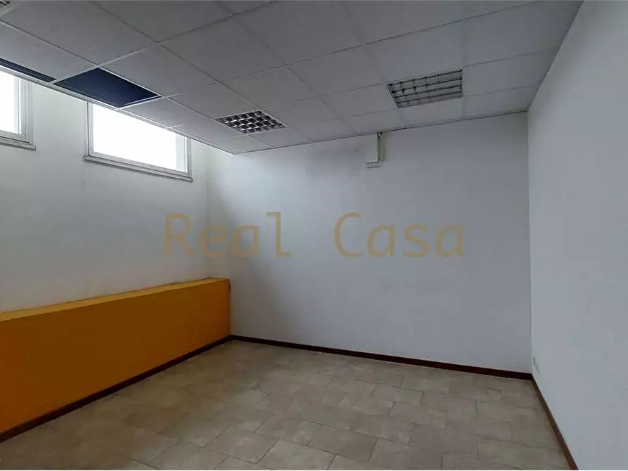 Immagine 13 di Laboratorio in vendita  a Modena