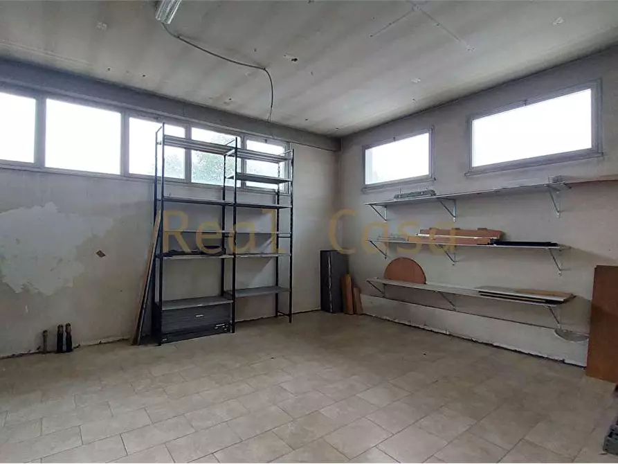 Immagine 23 di Laboratorio in vendita  a Modena