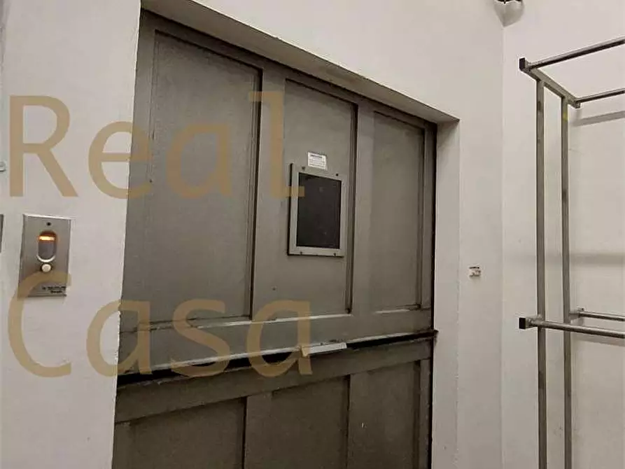 Immagine 32 di Laboratorio in vendita  a Modena