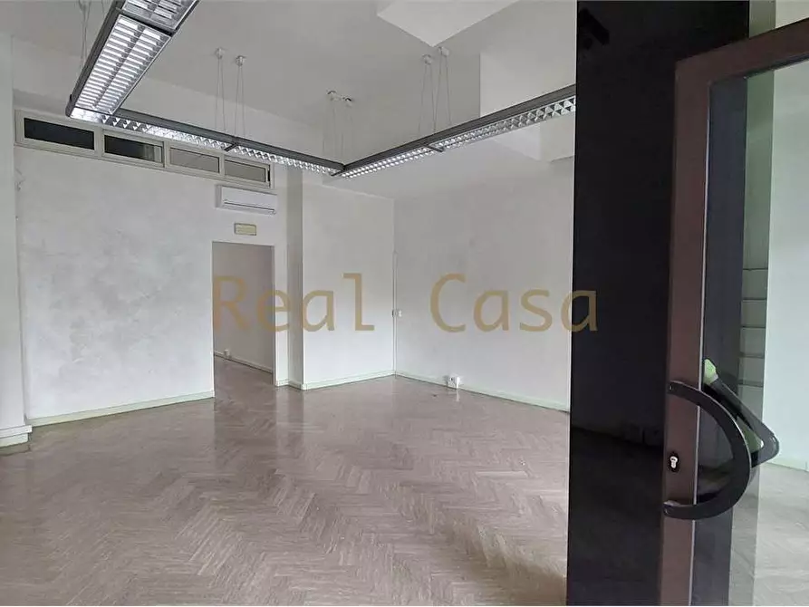 Immagine 7 di Negozio in affitto  in Viale IV Novembre a Modena