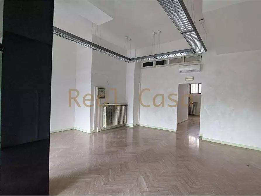 Immagine 9 di Negozio in affitto  in Viale IV Novembre a Modena