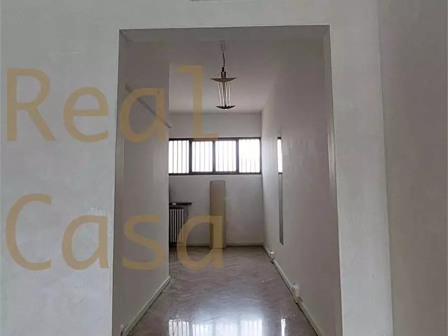 Immagine 16 di Negozio in affitto  in Viale IV Novembre a Modena