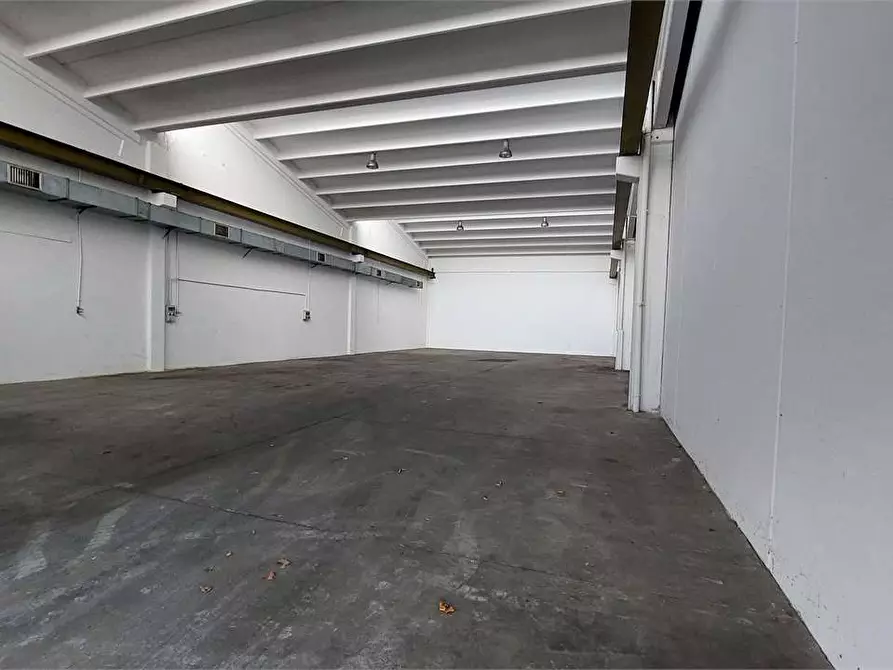 Immagine 9 di Capannone industriale in vendita  in Via Peri  a Modena