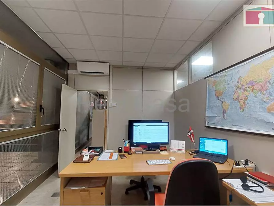 Immagine 18 di Negozio in vendita  in Via Pietro Giardini  472 a Modena