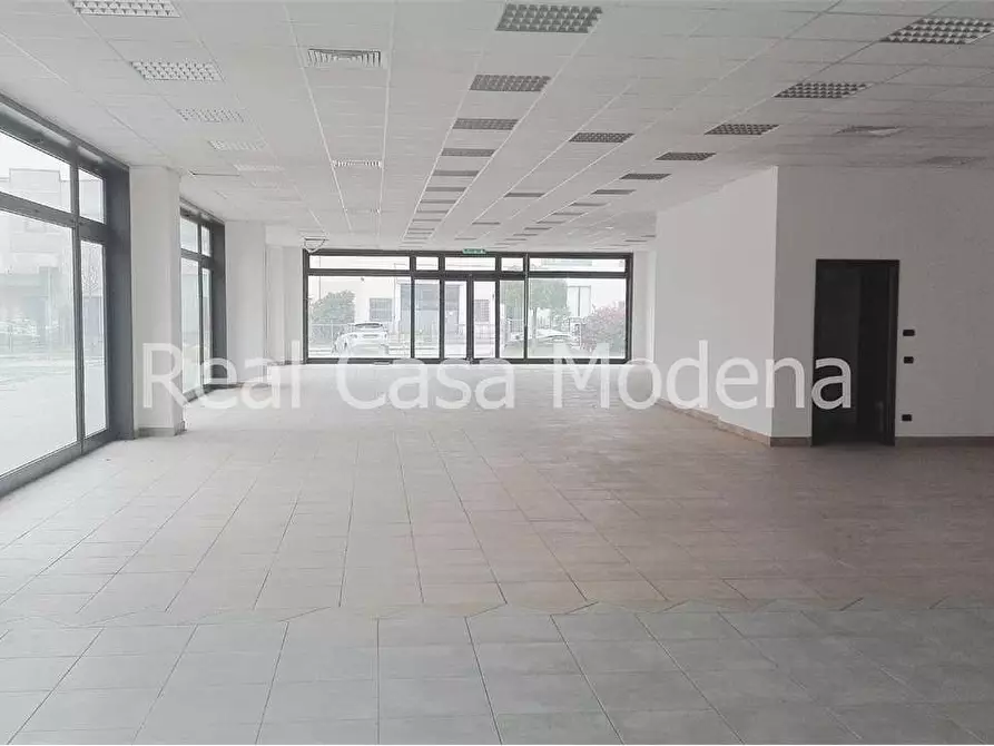 Immagine 2 di Negozio in vendita  in Via quattropassi  a Formigine