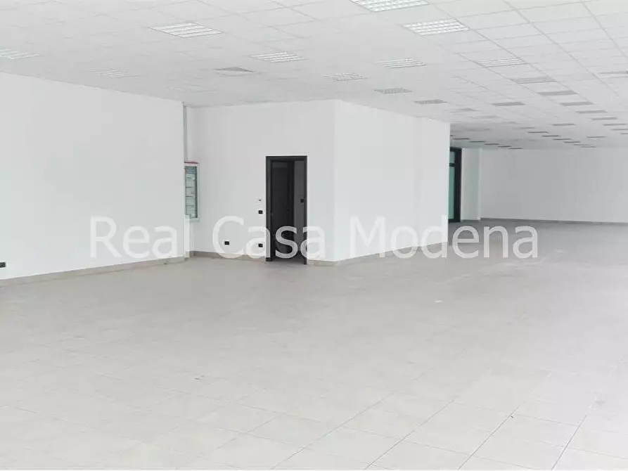 Immagine 3 di Negozio in vendita  in Via quattropassi  a Formigine