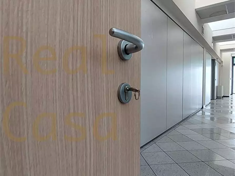 Immagine 26 di Ufficio in affitto  in Via Malavolti  a Modena