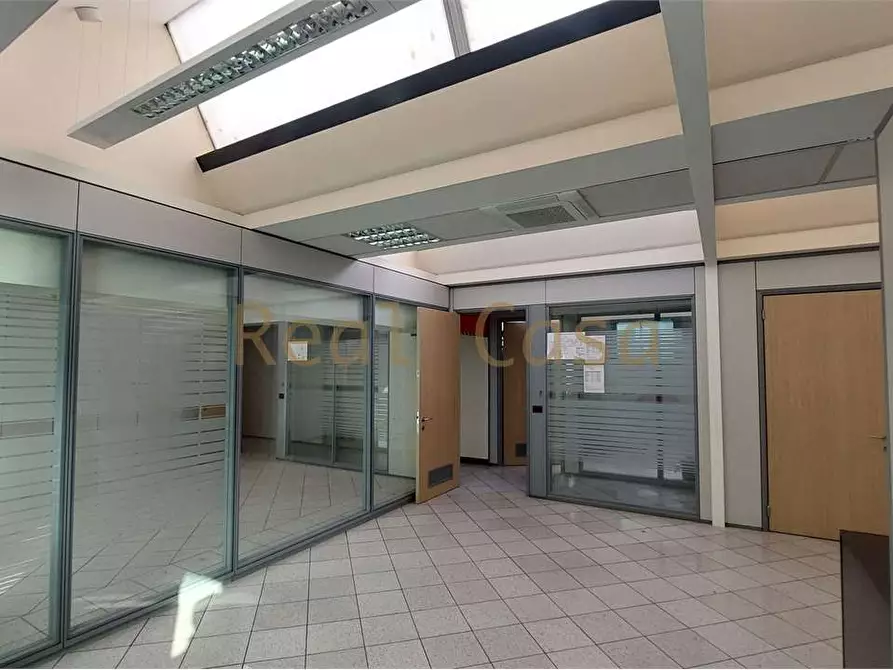 Immagine 29 di Ufficio in affitto  in Via Malavolti  a Modena