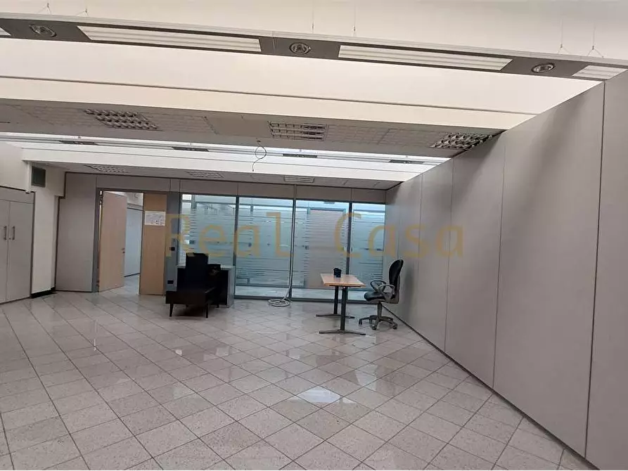 Immagine 35 di Ufficio in affitto  in Via Malavolti  a Modena