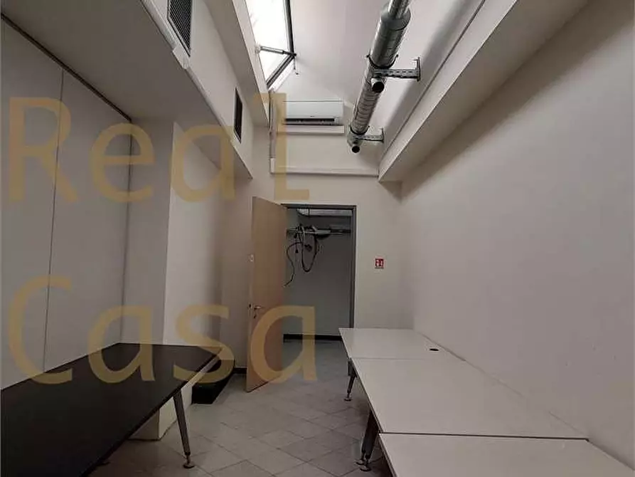 Immagine 37 di Ufficio in affitto  in Via Malavolti  a Modena