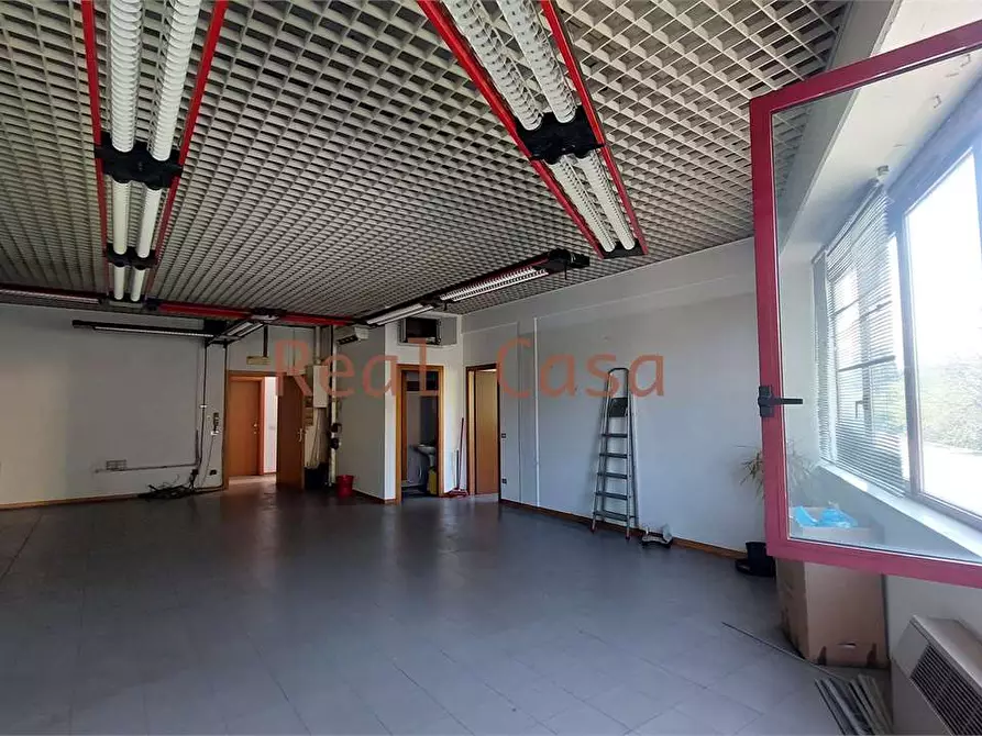 Immagine 8 di Ufficio in affitto  a Modena