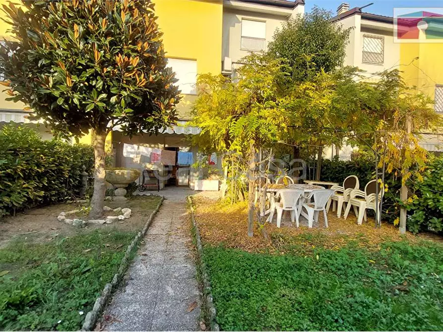 Immagine 35 di Villa in affitto  in Via Galli a Modena