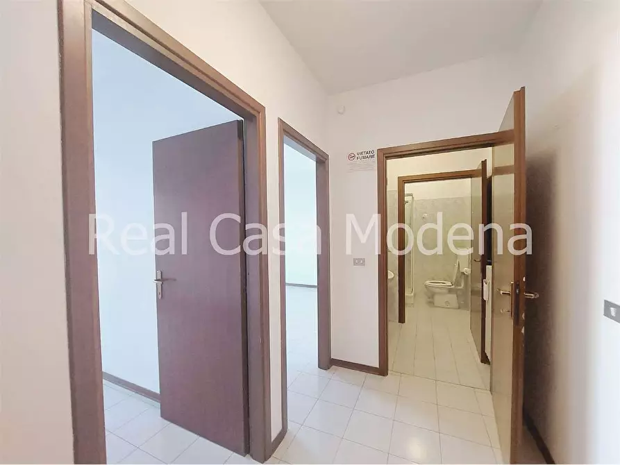 Immagine 9 di Ufficio in affitto  in Via Giardini  740 a Modena