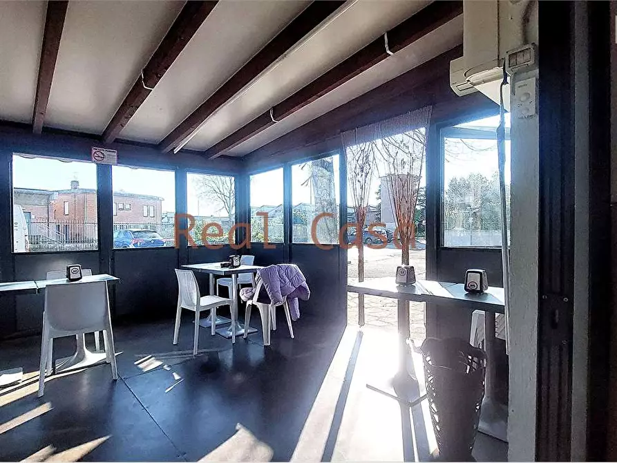 Immagine 1 di Negozio in affitto  a Modena