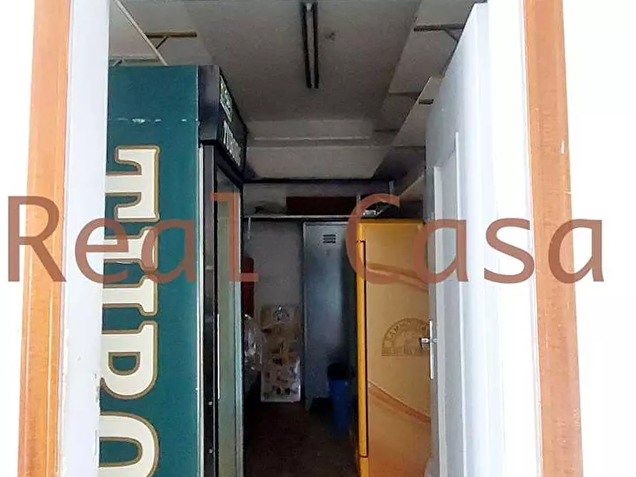 Immagine 11 di Negozio in affitto  a Modena