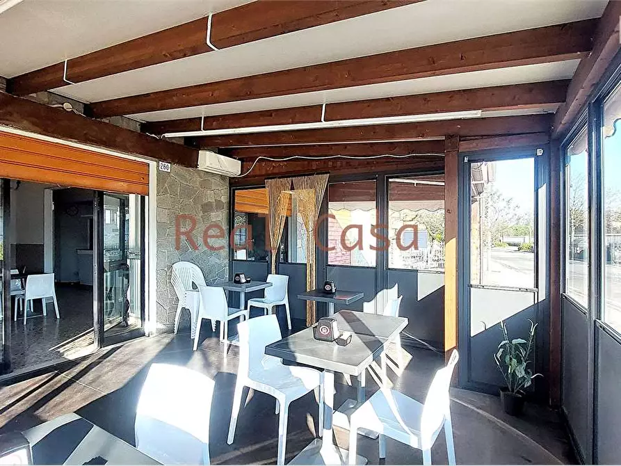 Immagine 1 di Negozio in vendita  a Modena