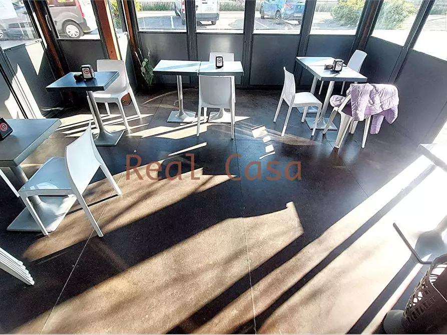 Immagine 2 di Negozio in vendita  a Modena